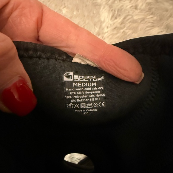 Shock Doctor 870 Knee Brace Support Compression Sleeve Size Medium Black - Picture 3 of 5